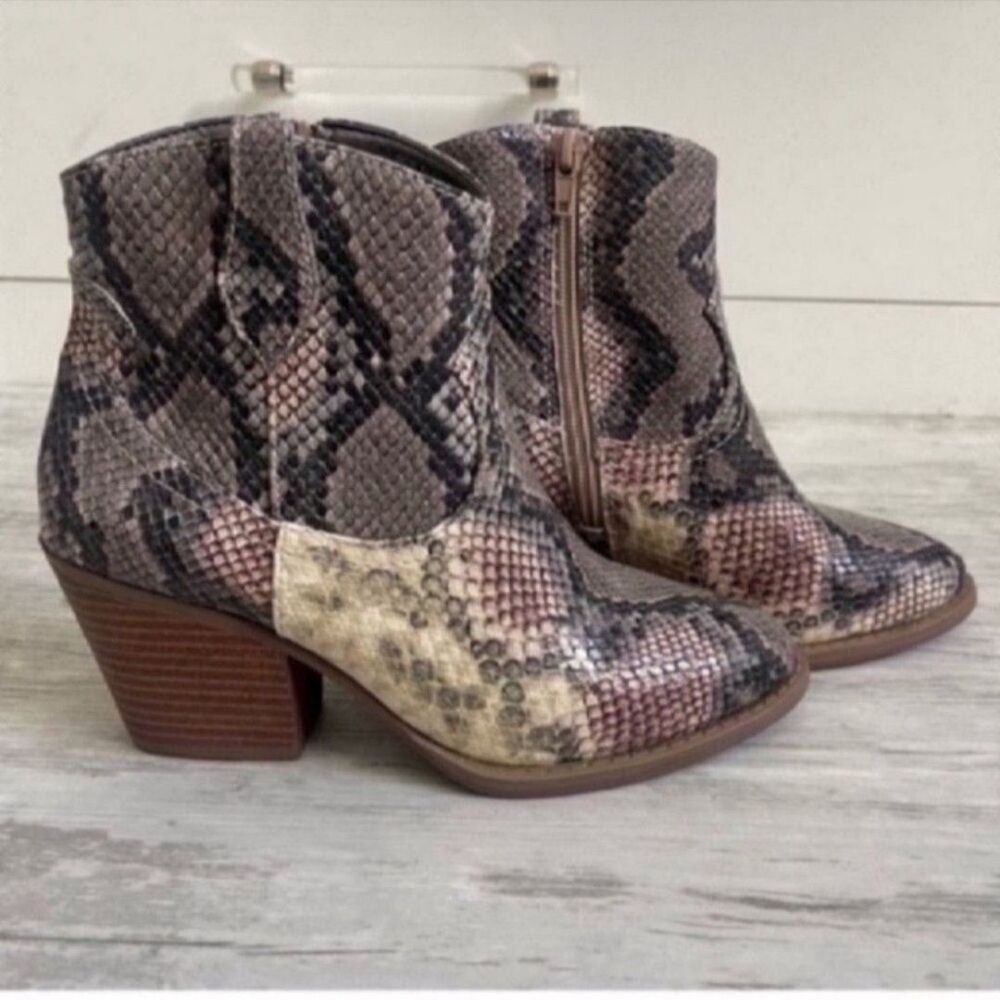Unbranded Women's Tan and Brown Boots